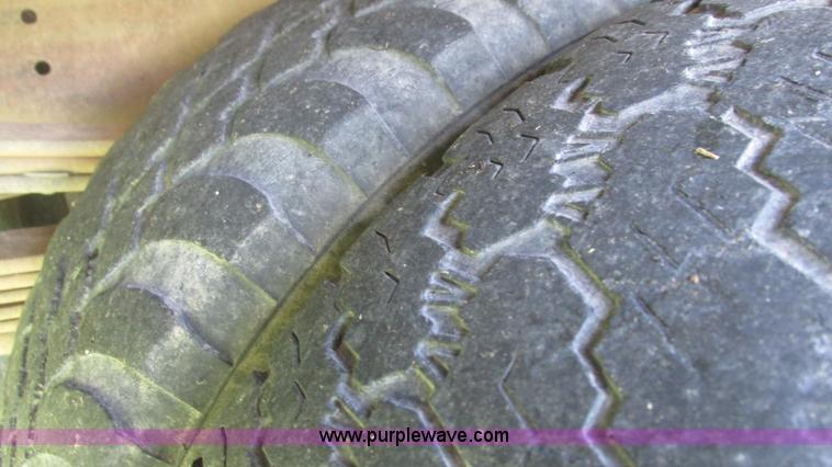 image for item I3236 2002 Chevrolet Silverado 3500 utility truck