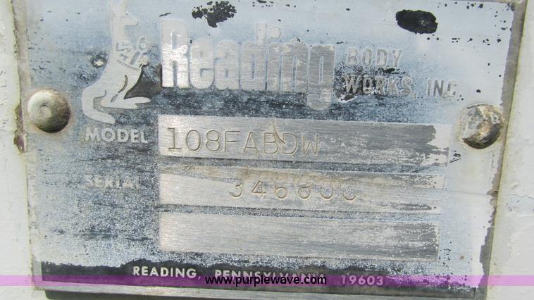 image for item I3236 2002 Chevrolet Silverado 3500 utility truck