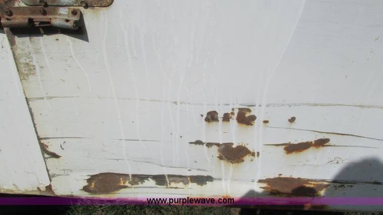 image for item I3236 2002 Chevrolet Silverado 3500 utility truck