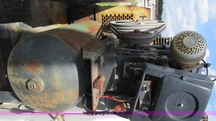 image for item I3236 2002 Chevrolet Silverado 3500 utility truck