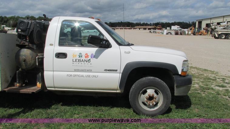 image for item I3236 2002 Chevrolet Silverado 3500 utility truck