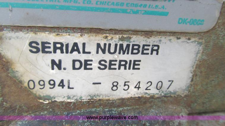 image for item I3236 2002 Chevrolet Silverado 3500 utility truck