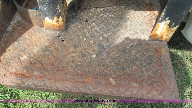 image for item I3236 2002 Chevrolet Silverado 3500 utility truck