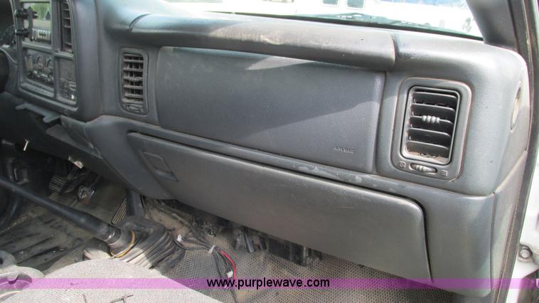 image for item I3236 2002 Chevrolet Silverado 3500 utility truck