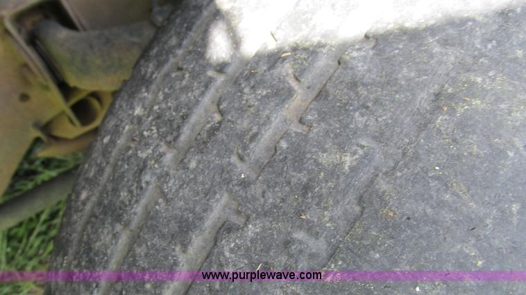 image for item I3236 2002 Chevrolet Silverado 3500 utility truck