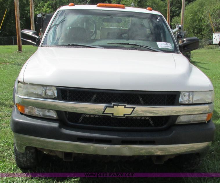 image for item I3236 2002 Chevrolet Silverado 3500 utility truck