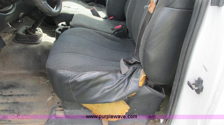 image for item I3236 2002 Chevrolet Silverado 3500 utility truck