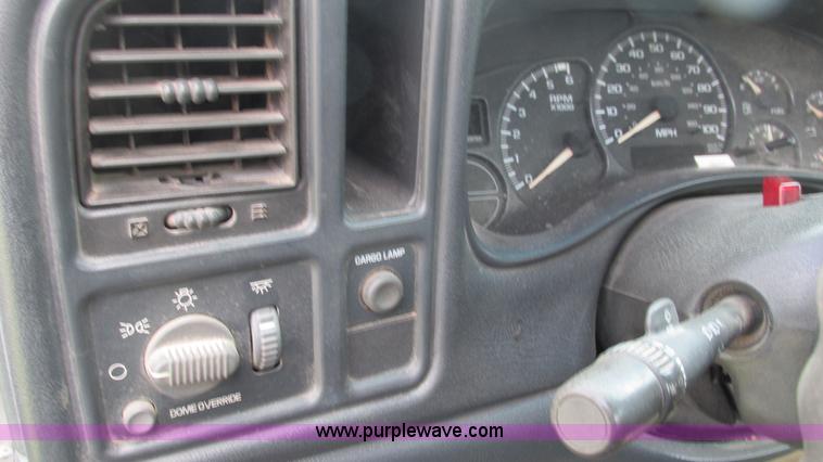 image for item I3236 2002 Chevrolet Silverado 3500 utility truck