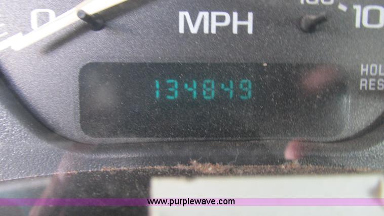 image for item I3236 2002 Chevrolet Silverado 3500 utility truck