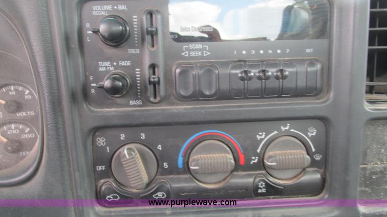 image for item I3236 2002 Chevrolet Silverado 3500 utility truck