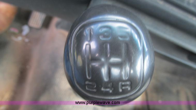 image for item I3236 2002 Chevrolet Silverado 3500 utility truck