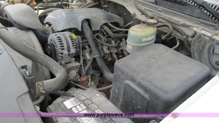 image for item I3236 2002 Chevrolet Silverado 3500 utility truck