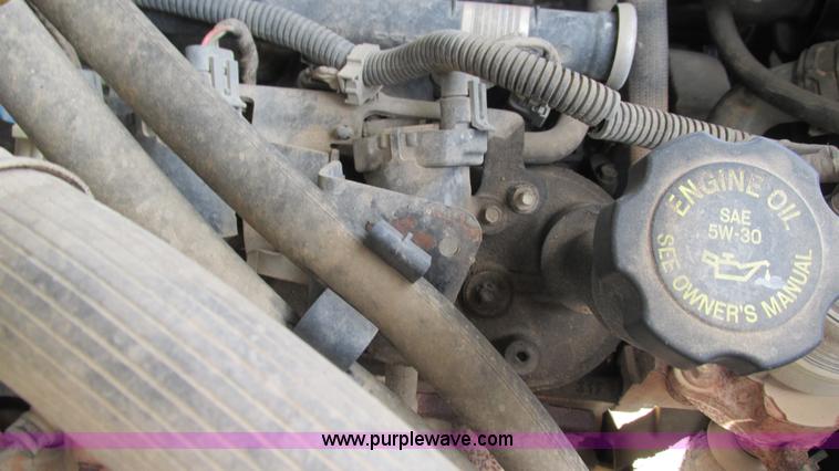 image for item I3236 2002 Chevrolet Silverado 3500 utility truck