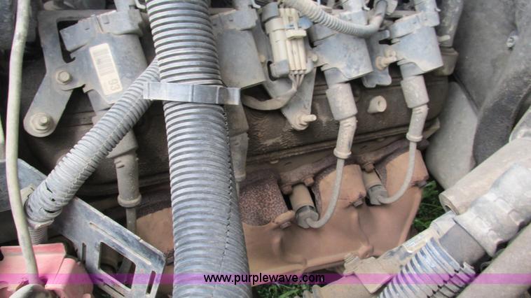 image for item I3236 2002 Chevrolet Silverado 3500 utility truck