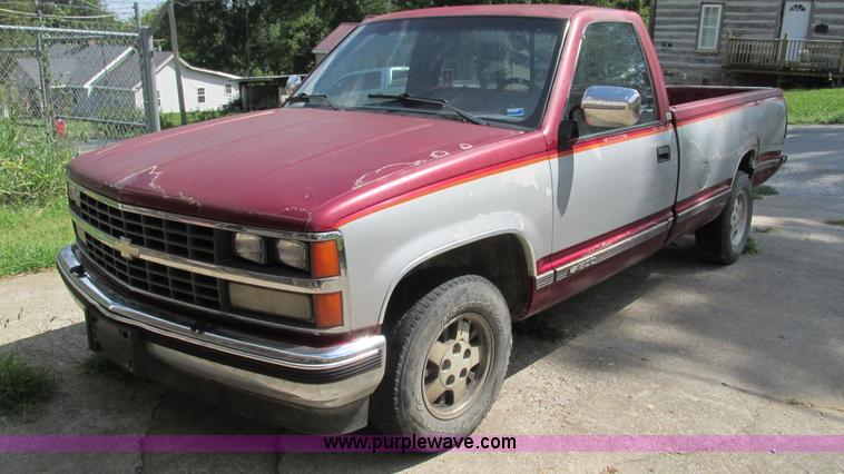 image for item I3241 1989 Chevrolet 1500 pickup truck