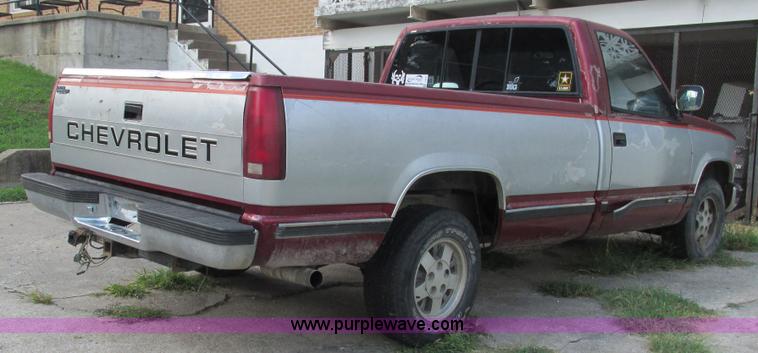 image for item I3241 1989 Chevrolet 1500 pickup truck