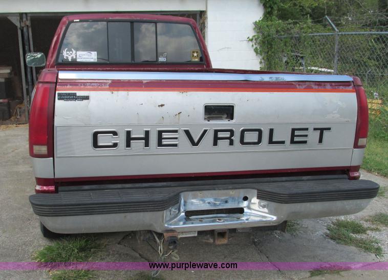 image for item I3241 1989 Chevrolet 1500 pickup truck