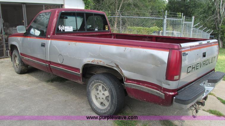 image for item I3241 1989 Chevrolet 1500 pickup truck