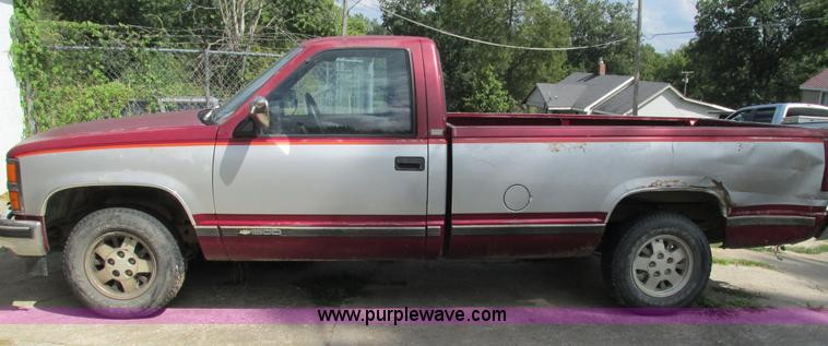 image for item I3241 1989 Chevrolet 1500 pickup truck