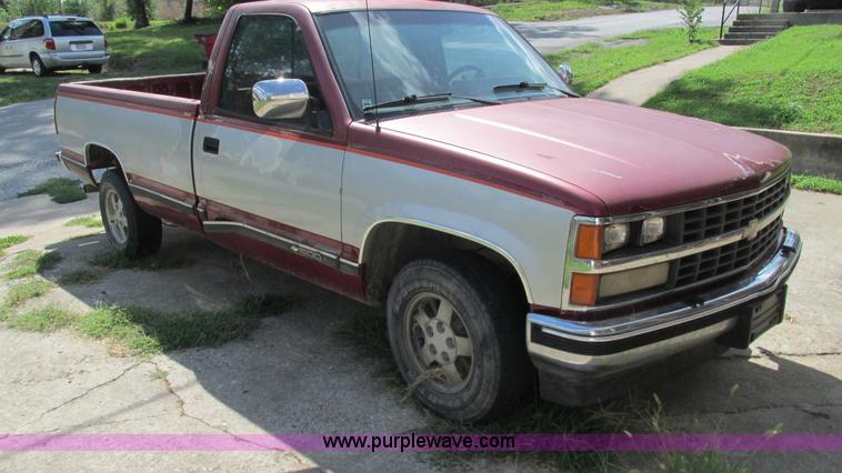 image for item I3241 1989 Chevrolet 1500 pickup truck