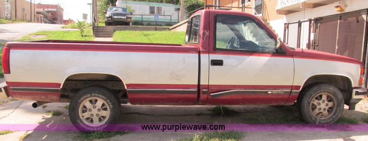 image for item I3241 1989 Chevrolet 1500 pickup truck