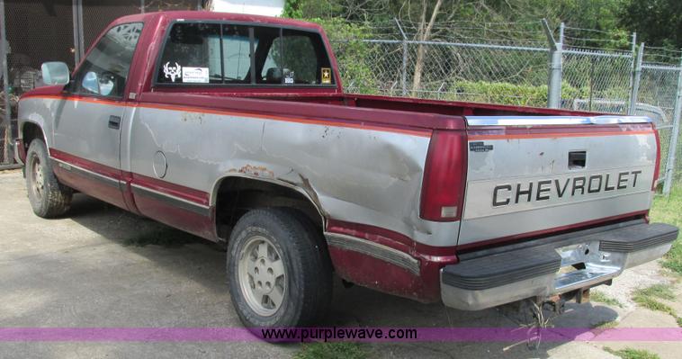 image for item I3241 1989 Chevrolet 1500 pickup truck
