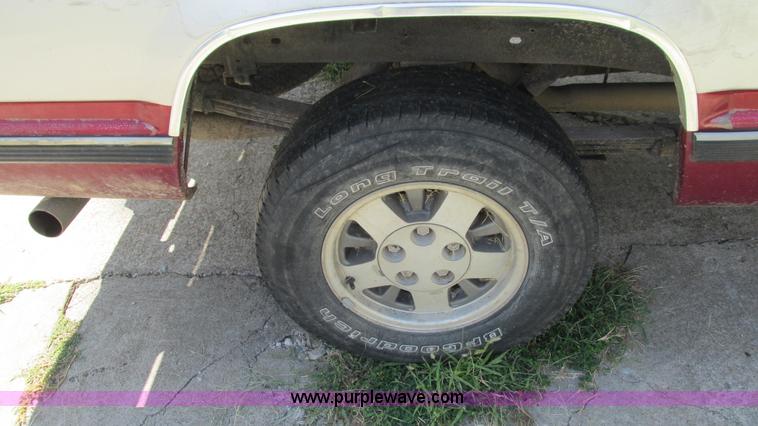 image for item I3241 1989 Chevrolet 1500 pickup truck