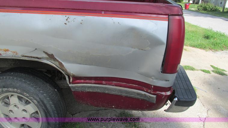 image for item I3241 1989 Chevrolet 1500 pickup truck