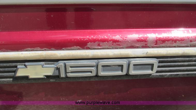 image for item I3241 1989 Chevrolet 1500 pickup truck