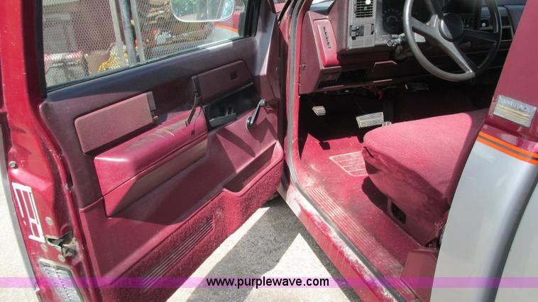 image for item I3241 1989 Chevrolet 1500 pickup truck