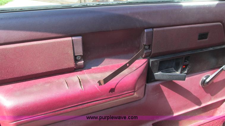 image for item I3241 1989 Chevrolet 1500 pickup truck