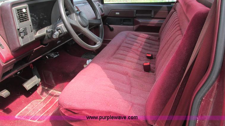 image for item I3241 1989 Chevrolet 1500 pickup truck