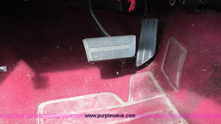 image for item I3241 1989 Chevrolet 1500 pickup truck