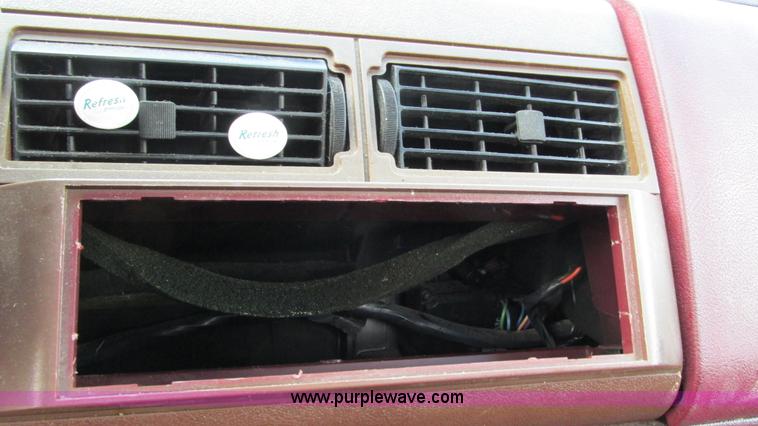image for item I3241 1989 Chevrolet 1500 pickup truck