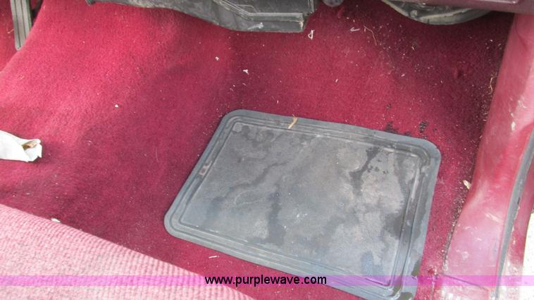 image for item I3241 1989 Chevrolet 1500 pickup truck