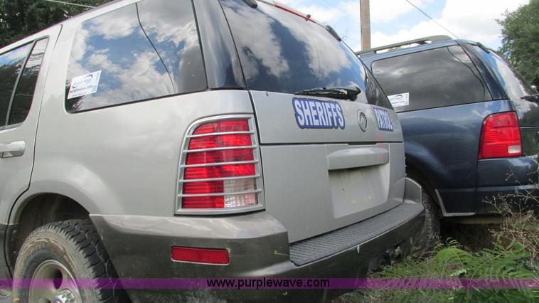 image for item I3242 2003 Mercury Mountaineer SUV