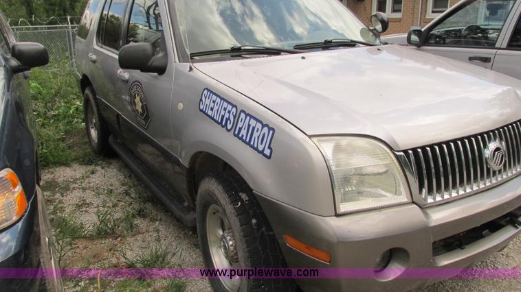 image for item I3242 2003 Mercury Mountaineer SUV