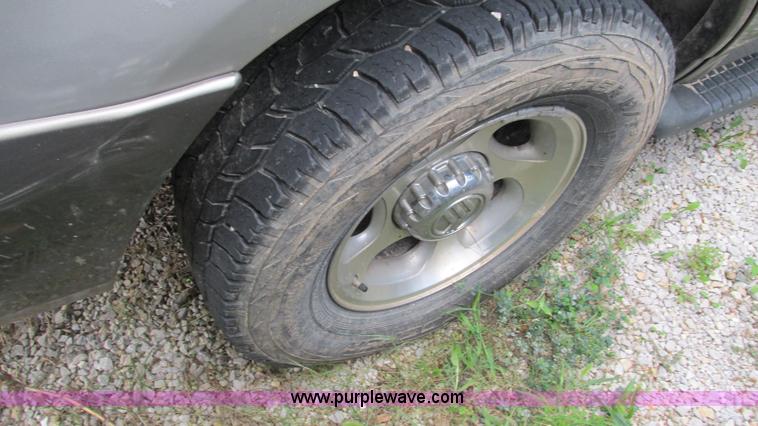 image for item I3242 2003 Mercury Mountaineer SUV