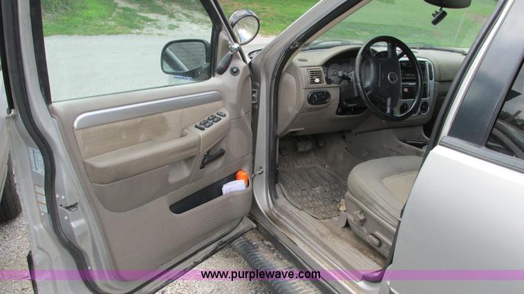 image for item I3242 2003 Mercury Mountaineer SUV