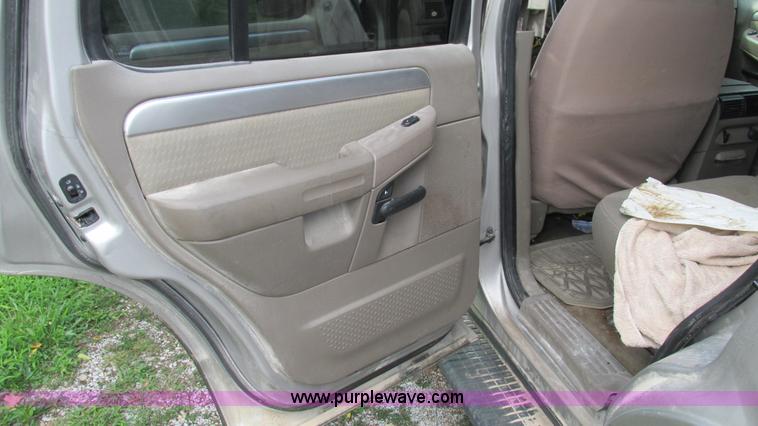 image for item I3242 2003 Mercury Mountaineer SUV