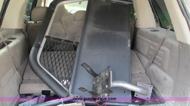 image for item I3242 2003 Mercury Mountaineer SUV