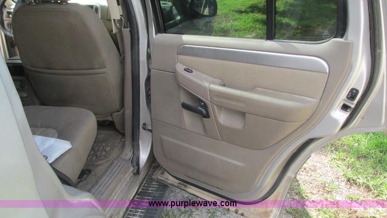 image for item I3242 2003 Mercury Mountaineer SUV