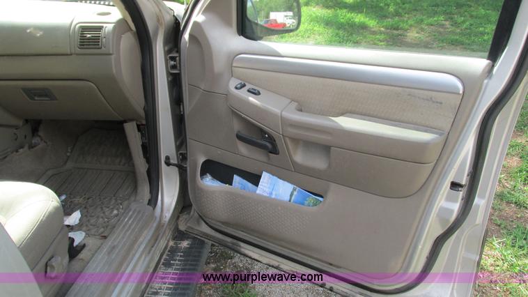 image for item I3242 2003 Mercury Mountaineer SUV