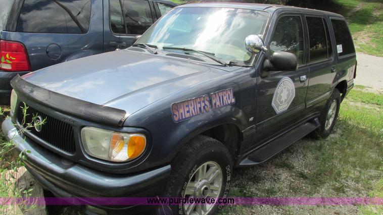 image for item I3243 2001 Mercury Mountaineer SUV