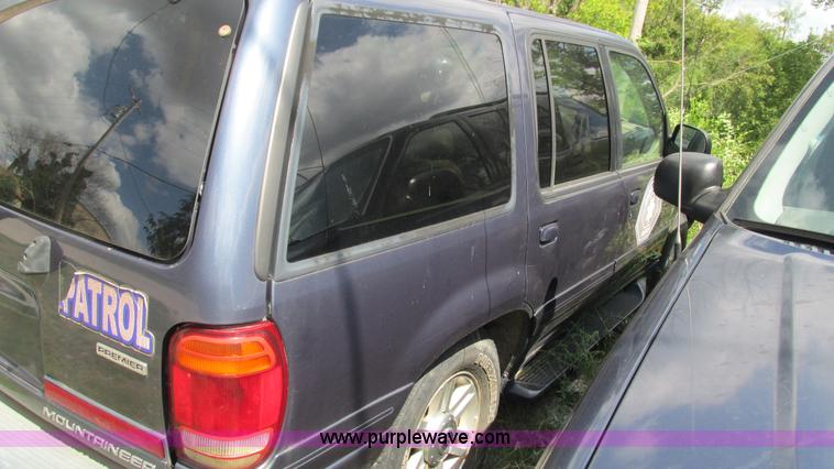 image for item I3243 2001 Mercury Mountaineer SUV