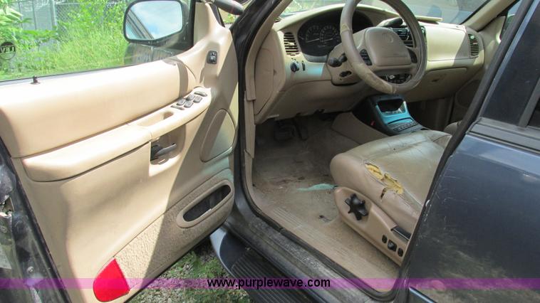 image for item I3243 2001 Mercury Mountaineer SUV