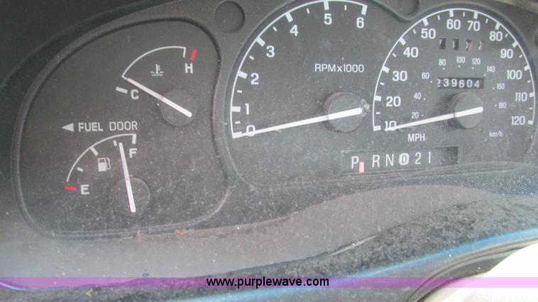 image for item I3243 2001 Mercury Mountaineer SUV