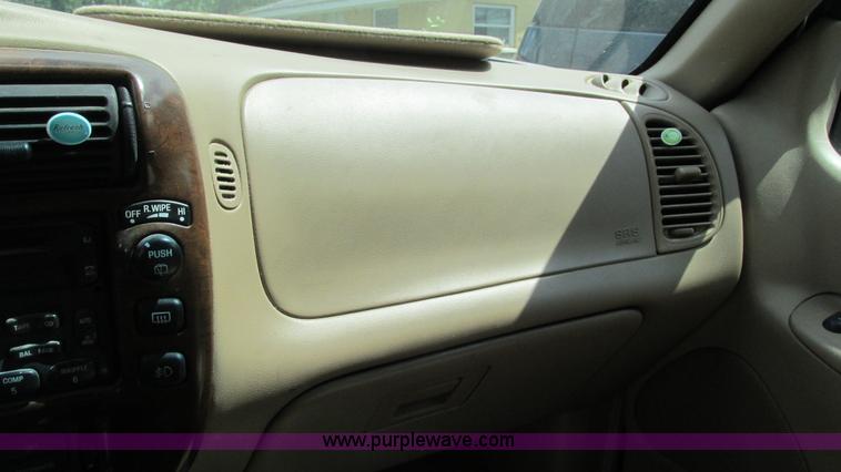 image for item I3243 2001 Mercury Mountaineer SUV