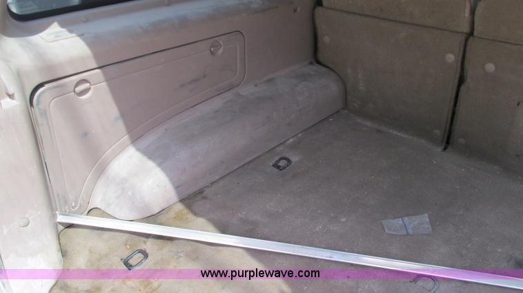 image for item I3243 2001 Mercury Mountaineer SUV