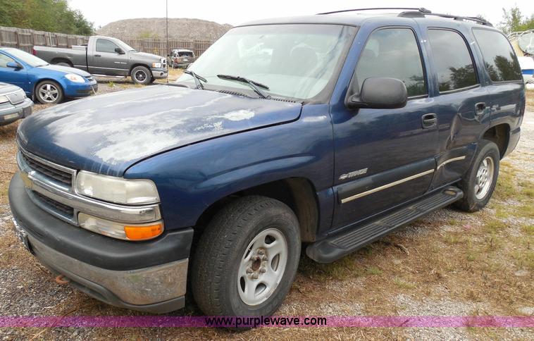 image for item I3334 2000 Chevrolet Tahoe LS SUV
